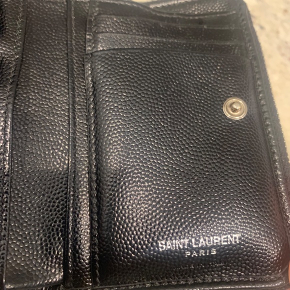 YSL SAINT LAURENT CASSANDRE COMPACT ZIP AROUND WALLET IN GRAIN DE POUDRE LEATHER - Picture 4 of 7